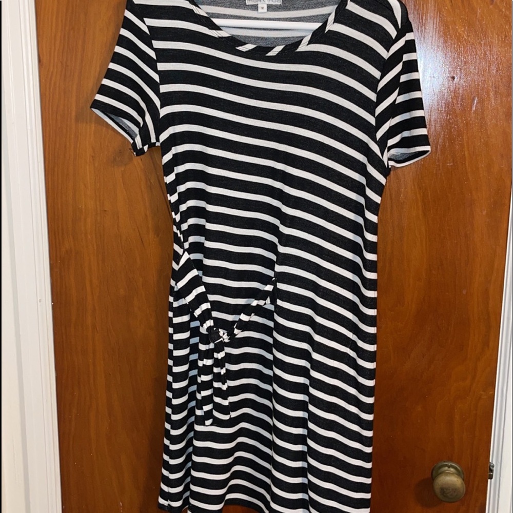 Striped dress with tie